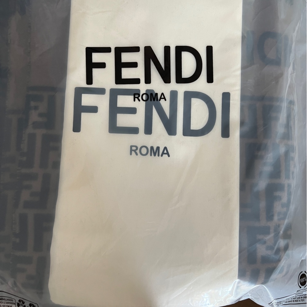 ❌❌SOLD! NWT Fendi FF Poncho - Picture 4 of 4